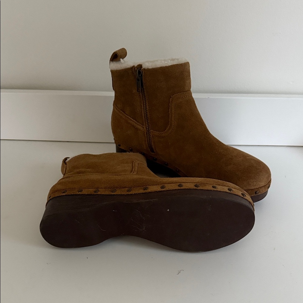 Madewell
The Marceline Clog Boot in Shearling - Picture 2 of 4